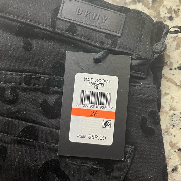 NWT Dkny Women's Black Animal Leopard Print Stretch Casual Skinny Jeans Size 26 - Picture 3 of 5